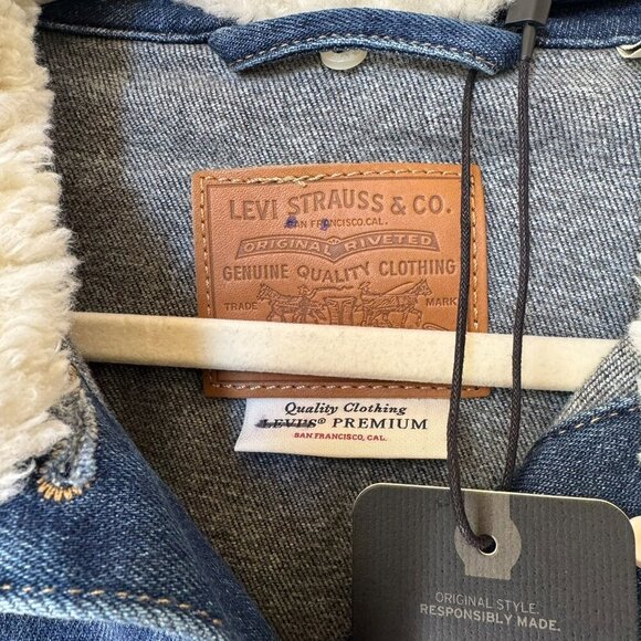 NWT Levi's Denim Jacket Sherpa Fleece Baby Bubble Trucker Jacket Dark Wash Small - Picture 9 of 13